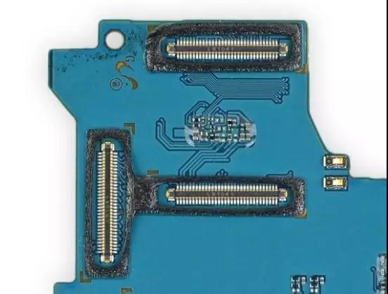 三星折疊手機(jī)Galaxy Fold深度拆解