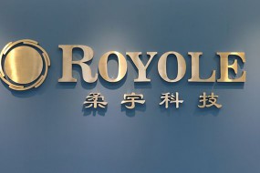 自媒體10萬+網文貶柔宇為PPT公司 柔宇稱遭黑已報案