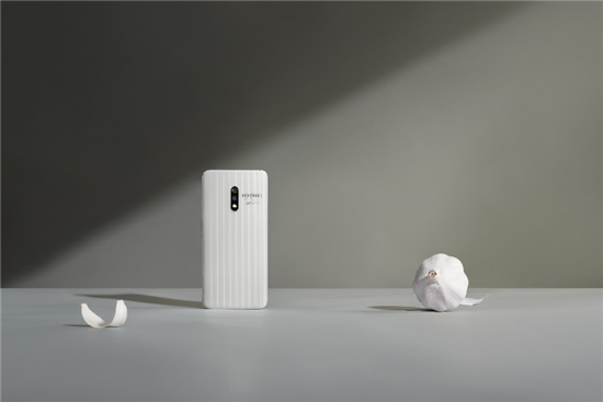 realme X登陸國內(nèi)市場：本真設(shè)計詮釋越級美學