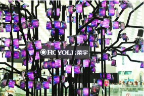 柔性屏技術(shù)落戶深圳機(jī)場，新應(yīng)用場景打破行業(yè)限制