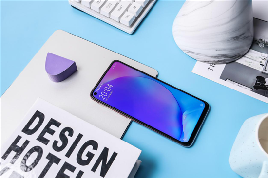 全新漸變色設(shè)計，vivo Z5x幻彩粉再造色彩美學(xué)