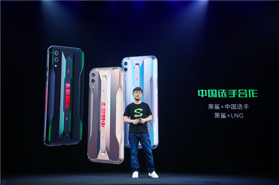 黑鯊游戲手機(jī)2 Pro上市 賽博朋克風(fēng)設(shè)計 盡顯潮流擔(dān)當(dāng)