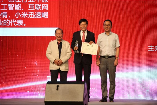 雷軍當(dāng)選年度“中國(guó)杰出質(zhì)量人” 為互聯(lián)網(wǎng)行業(yè)唯一獲得該殊榮代表