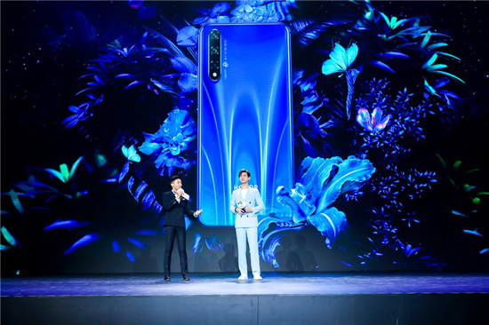 榮耀最強(qiáng)自拍手機(jī)榮耀20S重磅發(fā)布 定格夜色之美 1899元起售