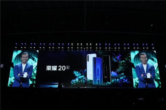 榮耀最強(qiáng)自拍手機(jī)榮耀20S重磅發(fā)布 定格夜色之美 1899元起售