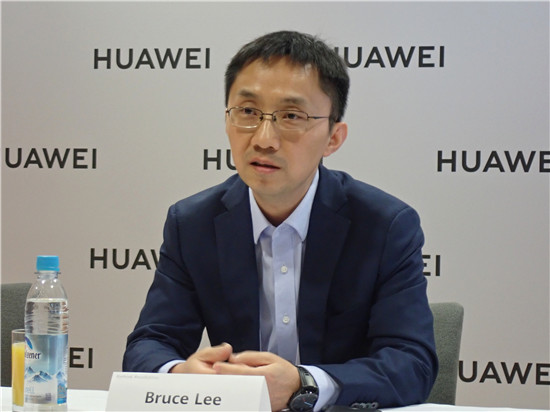 華為消費者業(yè)務(wù)手機(jī)產(chǎn)品線副總裁李小龍