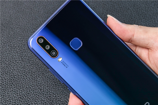 續(xù)航全新升級，vivo U3x圖賞：時尚設(shè)計一見傾心