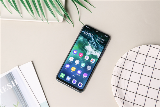 續(xù)航大升級(jí)，vivo U3x綜合評(píng)測(cè)：全新體驗(yàn)，大U可為