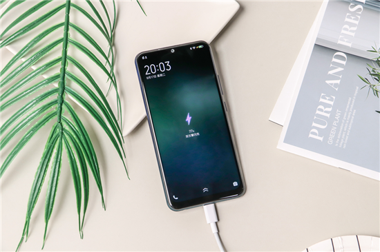 續(xù)航大升級(jí)，vivo U3x綜合評(píng)測(cè)：全新體驗(yàn)，大U可為