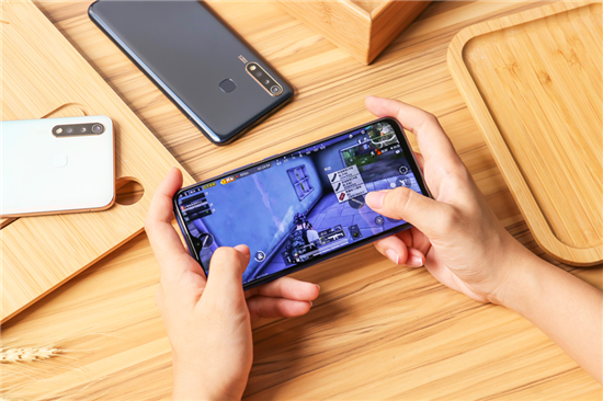 5000mAh大電池+18W雙引擎閃充，千元優(yōu)品vivo U3續(xù)航無(wú)憂