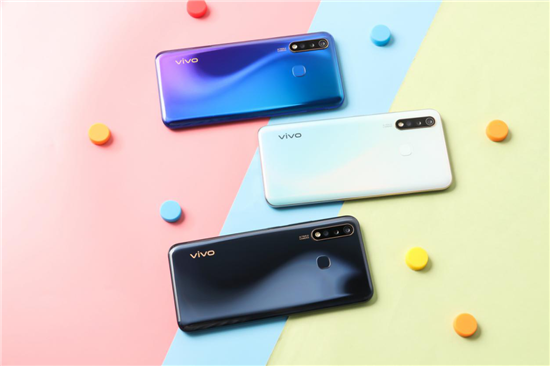 全新vivo U3來襲，5000mAh超大電池+18W雙引擎閃充帶來持久享受