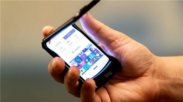 聯(lián)想劉軍：折疊手機(jī)國內(nèi)將推5G版，折疊次數(shù)可達(dá)10萬次