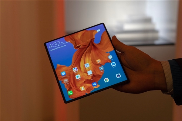 華為第二代折疊屏手機已在路上 外媒透露:備貨更多 價格或更低