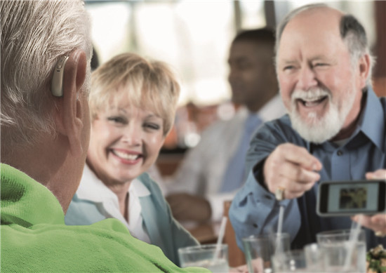 聽(tīng)障人士的福音|峰力奧笛&middot;天朗助聽(tīng)器讓耳朵&ldquo;聲&rdquo;臨其境